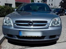 Grau Gebraucht 2004 Opel Vectra Limousine | 4.350 €