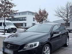 Blau Gebraucht 2017 Volvo V60 Kombi | 10.000 €