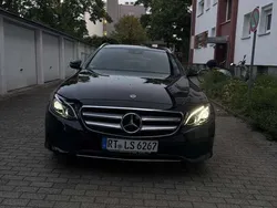 Schwarz Gebraucht 2017 Mercedes E220 Avantgarde Kombi | 29.500 € (Teuer)