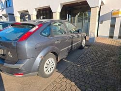 Gebraucht 2006 Ford Focus Ambiente Limousine | 699 €