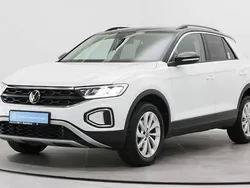 Pure white/schwarz Gebraucht 2023 VW T-Roc Life SUV | 28.930 € (Etwas zu teuer)