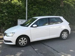 Weiß Gebraucht 2017 Skoda Fabia Active Kleinwagen | 5.700 € (Guter Preis)