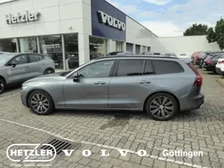 Grau Gebraucht 2021 Volvo V60 R-Design Kombi | 37.750 € (Etwas zu teuer)
