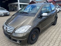 Braun Gebraucht 2009 Mercedes A180 Limousine | 2.900 € (Fairer Preis)