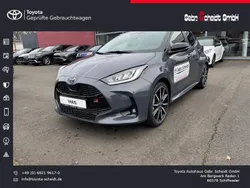 Grau Neu 2025 Toyota Yaris Hybrid Sport Limousine | 32.777 € (Fairer Preis)