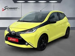 Gelb Gebraucht 2017 Toyota Aygo Kleinwagen | 9.990 € (Fairer Preis)