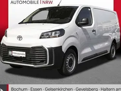 Weiß Gebraucht 2024 Toyota Proace Van | 34.289 € (Etwas zu teuer)