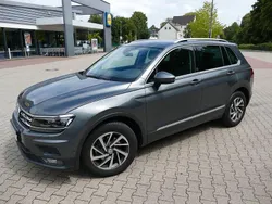 Grau Gebraucht 2018 VW Tiguan Comfortline SUV | 23.940 € (Superpreis)