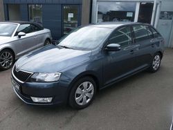 Grau Gebraucht 2016 Skoda Rapid Kombi | 10.990 € (Etwas zu teuer)