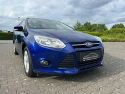 Blau Gebraucht 2014 Ford Focus Limousine | 6.999 € (Fairer Preis)