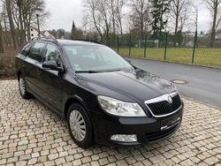 Schwarz Gebraucht 2010 Skoda Octavia Ambiente Kombi | 3.999 € (Fairer Preis)