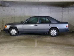 Grau Gebraucht 1988 Mercedes E230 Limousine | 1.950 €