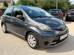 Grau Gebraucht 2014 Toyota Aygo Kleinwagen | 3.990 € (Guter Preis)