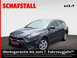 Grau ((h8g) pentametal met.) Gebraucht 2024 Kia Ceed Sportswagon Comfort Kombi | 22.979 € (Superpreis)