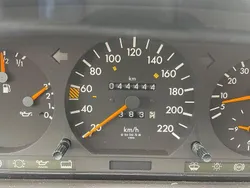 Grau Gebraucht 1991 Mercedes 200 Limousine | 19.999 €