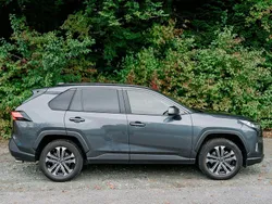 Grau Gebraucht 2019 Toyota RAV4 Hybrid Club SUV | 26.300 € (Guter Preis)