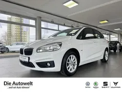 Alpinweiss (weiß) Gebraucht 2018 BMW 220 Active Tourer Sport Line Van / Kleinbus | 16.980 € (Fairer Preis)
