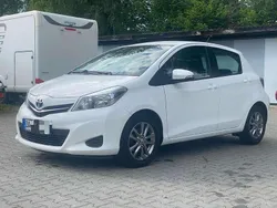 Weiß Gebraucht 2014 Toyota Yaris Edition Kleinwagen | 7.499 € (Fairer Preis)
