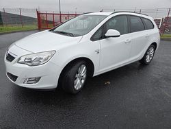 Weiß Gebraucht 2012 Opel Astra Kombi | 4.000 € (Guter Preis)