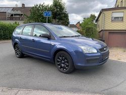Blau Gebraucht 2005 Ford Focus Kombi | 1.800 €