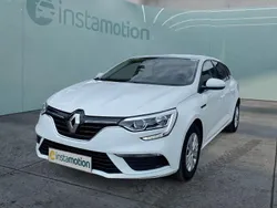 Weiß Gebraucht 2019 Renault Mégane GrandTour Kombi | 13.199 € (Etwas zu teuer)