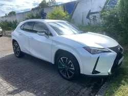 Weiß Gebraucht 2022 Lexus UX 250h SUV | 25.980 € (Fairer Preis)