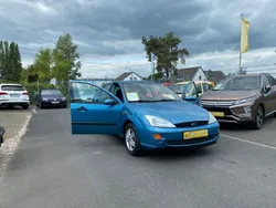 Blau Gebraucht 2000 Ford Focus Limousine | 2.400 € (Teuer)