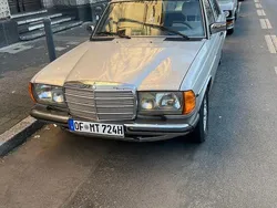 Silber Gebraucht 1982 Mercedes E230 Limousine | 3.400 €