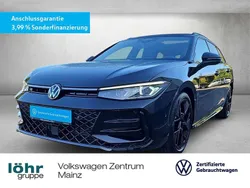 Grenadillschwarz metallic Gebraucht 2024 VW Passat R-line Kombi | 43.420 € (Fairer Preis)
