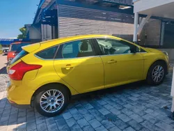 Gelb Gebraucht 2011 Ford Focus Titanium Limousine | 4.600 € (Fairer Preis)