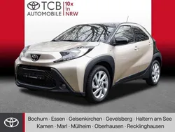 Ginger beige / black Gebraucht 2023 Toyota Aygo Pulse Kleinwagen | 14.989 € (Fairer Preis)