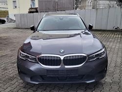 Grau Gebraucht 2022 BMW 320 Shadowline Kombi | 20.900 € (Guter Preis)