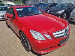 Rot Gebraucht 2010 Mercedes E200 Coupé | 9.900 € (Guter Preis)