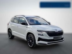 Weiß metallic Gebraucht 2023 Skoda Karoq SportLine SUV | 37.370 €