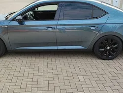 Grau Gebraucht 2016 Skoda Superb SportLine Limousine | 20.999 € (Fairer Preis)