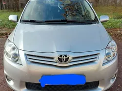 Silber Gebraucht 2011 Toyota Auris Life Limousine | 7.600 € (Etwas zu teuer)