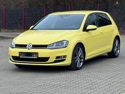 Gelb Gebraucht 2017 VW Golf VII Limousine | 14.900 € (Guter Preis)