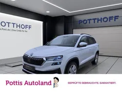 Weiss Gebraucht 2024 Skoda Karoq Selection SUV | 30.977 € (Guter Preis)