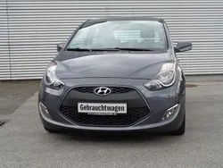 Grau Gebraucht 2016 Hyundai ix20 Van / Kleinbus | 9.890 € (Teuer)