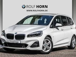 Weiß Gebraucht 2021 BMW 220 Gran Tourer M Sport Van / Kleinbus | 26.466 € (Guter Preis)