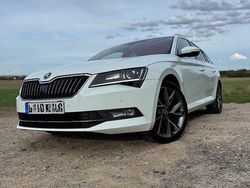 Weiß Gebraucht 2017 Skoda Superb Style Kombi | 13.100 € (Guter Preis)