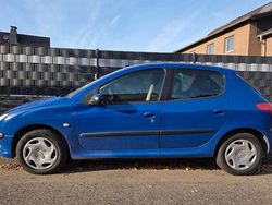 Blau Gebraucht 2002 Peugeot 206 Kleinwagen | 2.350 € (Etwas zu teuer)