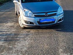 Grau Gebraucht 2009 Opel Astra Edition Limousine | 4.250 € (Etwas zu teuer)