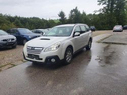 Weiß Gebraucht 2014 Subaru Legacy Kombi | 7.900 €