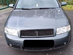 Grau Gebraucht 2004 Audi A4 Kombi | 1.950 €