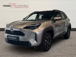 Shimmering silver me Gebraucht 2024 Toyota Yaris Cross Team SUV | 26.180 € (Superpreis)
