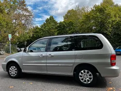 Silber Gebraucht 2006 Kia Carnival Van / Kleinbus | 4.000 € (Teuer)
