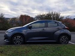 Grau Gebraucht 2021 Toyota Yaris Hybrid Team Kleinwagen | 18.000 € (Fairer Preis)