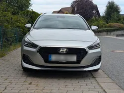 Silber Gebraucht 2019 Hyundai i30 Premium Kombi | 13.800 € (Fairer Preis)