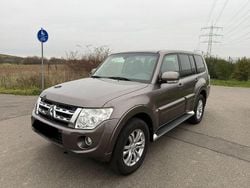 Braun Gebraucht 2013 Mitsubishi Pajero Intense SUV | 17.500 € (Guter Preis)